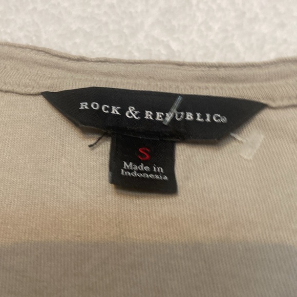 ROCK & REPUBLIC Size S Patriotic Fringe Flag Top - Picture 5 of 9